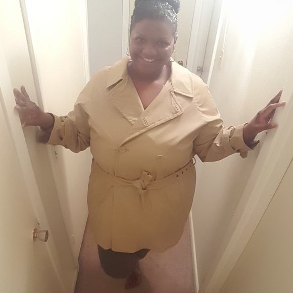 Khaki Rain Trench coat ☂️ - Picture 3 of 8